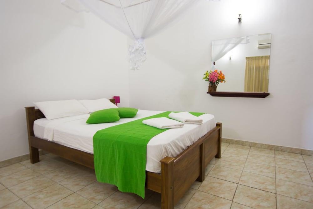 Oyo 347 Hotel Empryean Katunayaka Kültér fotó