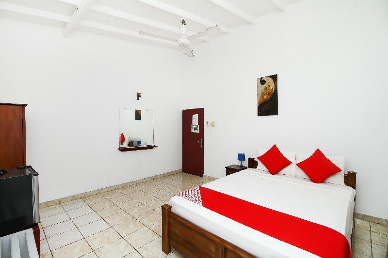 Oyo 347 Hotel Empryean Katunayaka Kültér fotó