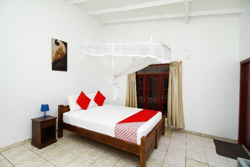 Oyo 347 Hotel Empryean Katunayaka Kültér fotó